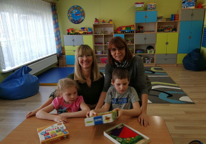 Kamila i Przemek z p. Kasią i Iwonką podczas zmagań na olimpiadzie