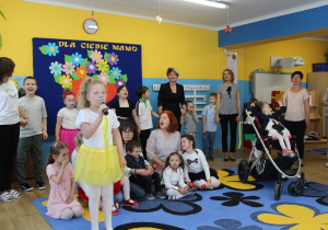 Kamilka recytuje wiersz