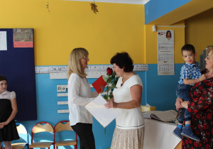 Pani Kasia odbiera Nagrodę Dyrektora