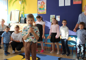 Miłoszek recytuje kolejny wiersz o nowym koledze