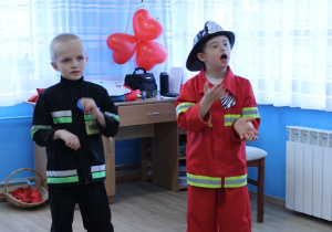 Strażaki to fajne chłopaki - Adaś i Karol