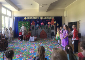 "Śpiąca królewna" w wykonaniu dzieci z Kółka Teatralnego