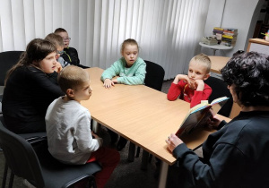 Pani Ewa czyta dzieciom opowiadania 3