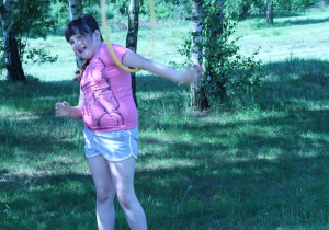 Lenka ćwiczy z Hula-Hop
