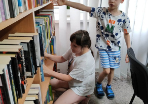 Lena i Miłosz wybierają książki