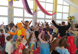 Zabawa taneczna wszystkich uczestników balu