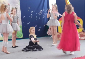 Przedstawienie w wykonaniu uczniów szkoły