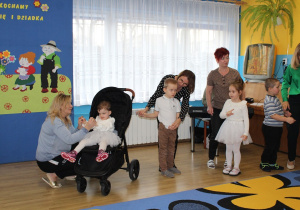 Wspólny taniec przedszkolaków 1