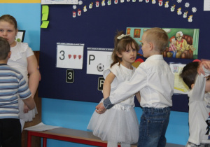 Wspólny taniec przedszkolaków 4
