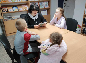 Lutowe czytanie "Bajek-Pomagajek" w Bibliotece