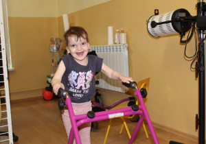 Nadia w trakcie rehabilitacji ruchowej