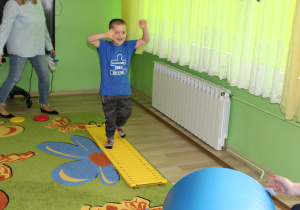 Krzysiu na sensorycznym torze przeszkód