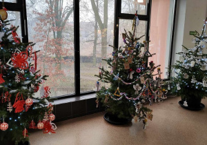 Świąteczne drzewka innych przedszkoli 2