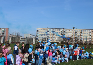 Uczestnicy Niebieskiego Spaceru dla Autyzmu 2