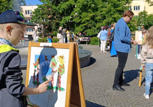 Wiosenne malowanie - na zdjęciu Kacper podczas malowania