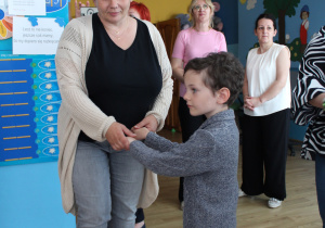 Dla Ciebie Mamo - na zdjęciu Kubuś tańczy ze swoją mamą