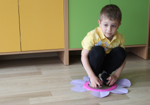 Na tropie zapylaczy - na zdjęciu Boguś w trakcie zabawy muzyczno - ruchowej