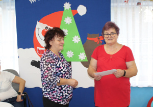 Wizyta przedszkolaków z PP Nr 9 - Pani dyrektor składa świąteczne życzenia