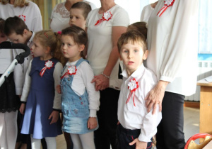 Śpiewanie hymnu narodowego 17