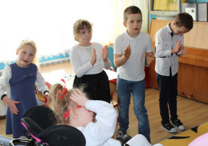Śpiewanie hymnu narodowego 4