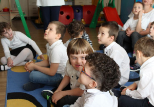 Śpiewanie hymnu narodowego 6