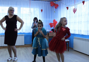 P. Ela tańczy z Haną i Denisą