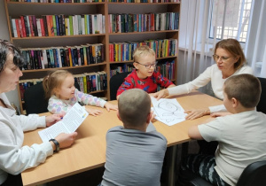 Czytanie bajki i oglądanie obrazków 3