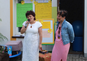Pani dyrektor Maria Klauza wita przybyłych gości