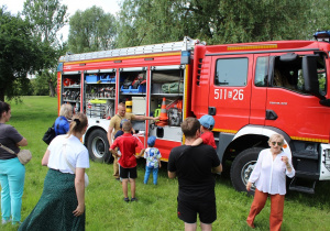 Pokaz wozu i sprzętu strażackiego 1