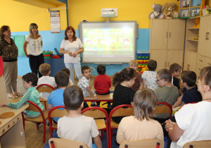 Sprzątanie świata - Pani Ula wita wszystkie dzieci.