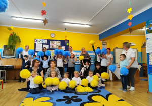 Część artystyczna - na zdjęciu przedszkolaki wraz z Paniami