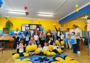 Część artystyczna - na zdjęciu przedszkolaki wraz z Paniami