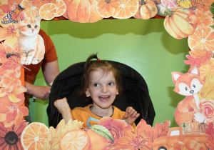 Dzień pomarańczowy - na zdjęciu Nadia w jesiennej fotoramce