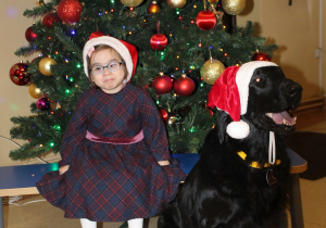 Świąteczne zajęcia z dogoterapii - na zdjęciu Marysia