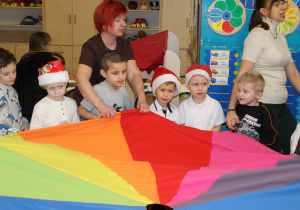 Wizyta przedszkolaków z PP Nr 9 - wspólna zabawa wszystkich dzieci