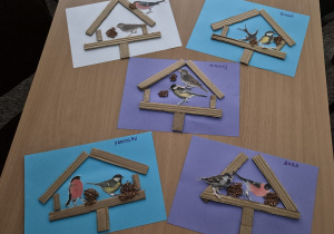 Grudniowe spotkanie czytelnicze - na zdjęciu prace plastyczne przedszkolaków