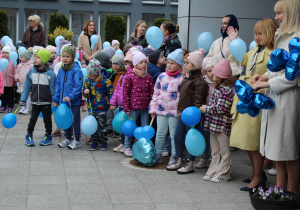 "Niebieski Spacer dla Autyzmu" - na zdjęciu uczestnicy spaceru